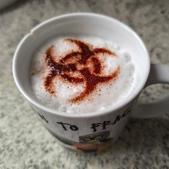 Kaffee-Schablone „Biohazard“