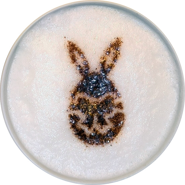 Kaffee-Schablone „Osterei mit Hasenohren“